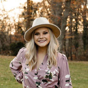 Meet your Posher, Carlee